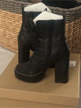 Steve Madden, Black Lace-Up Ankle Boots Size 5